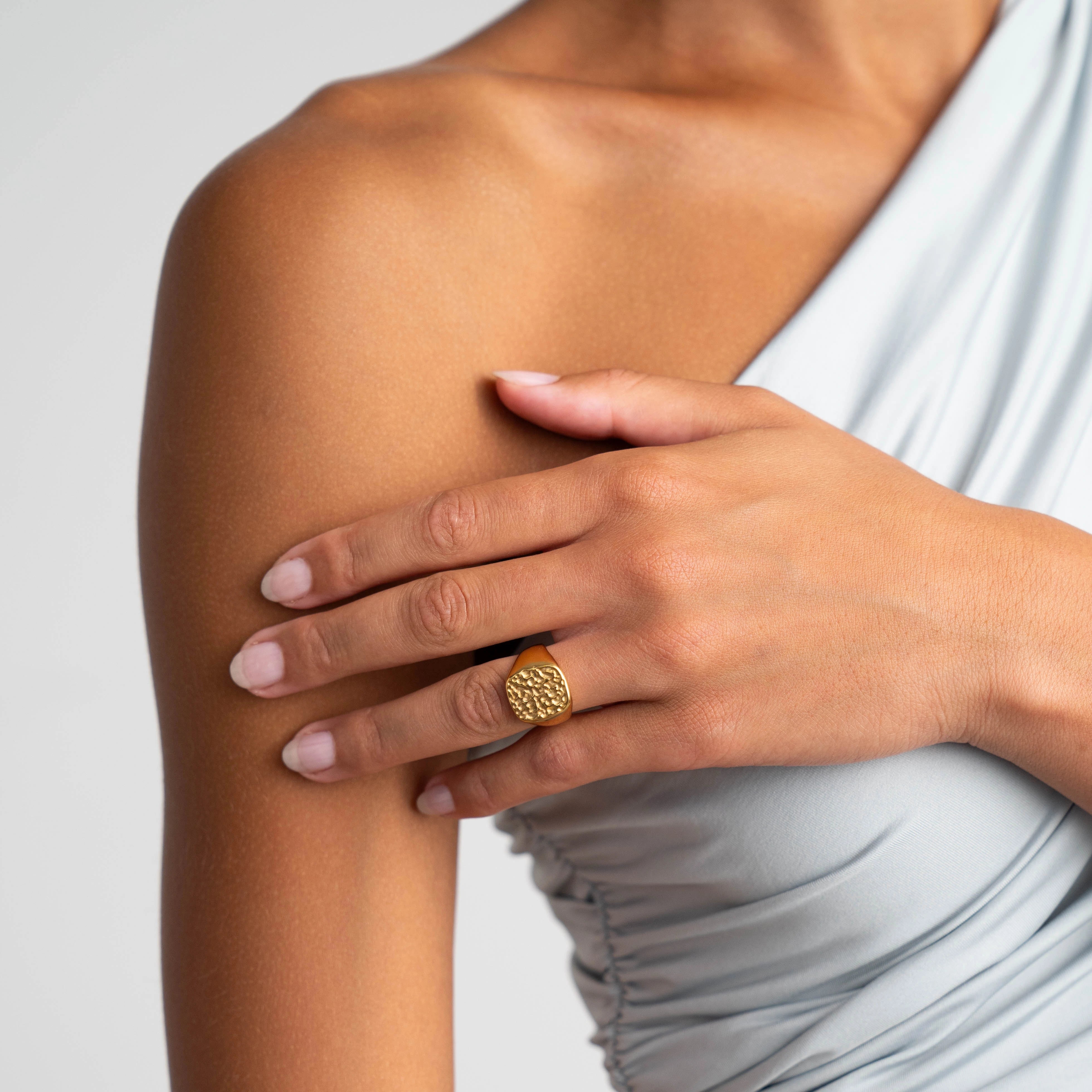 Hamrat set: 1 halsband och 1 ring