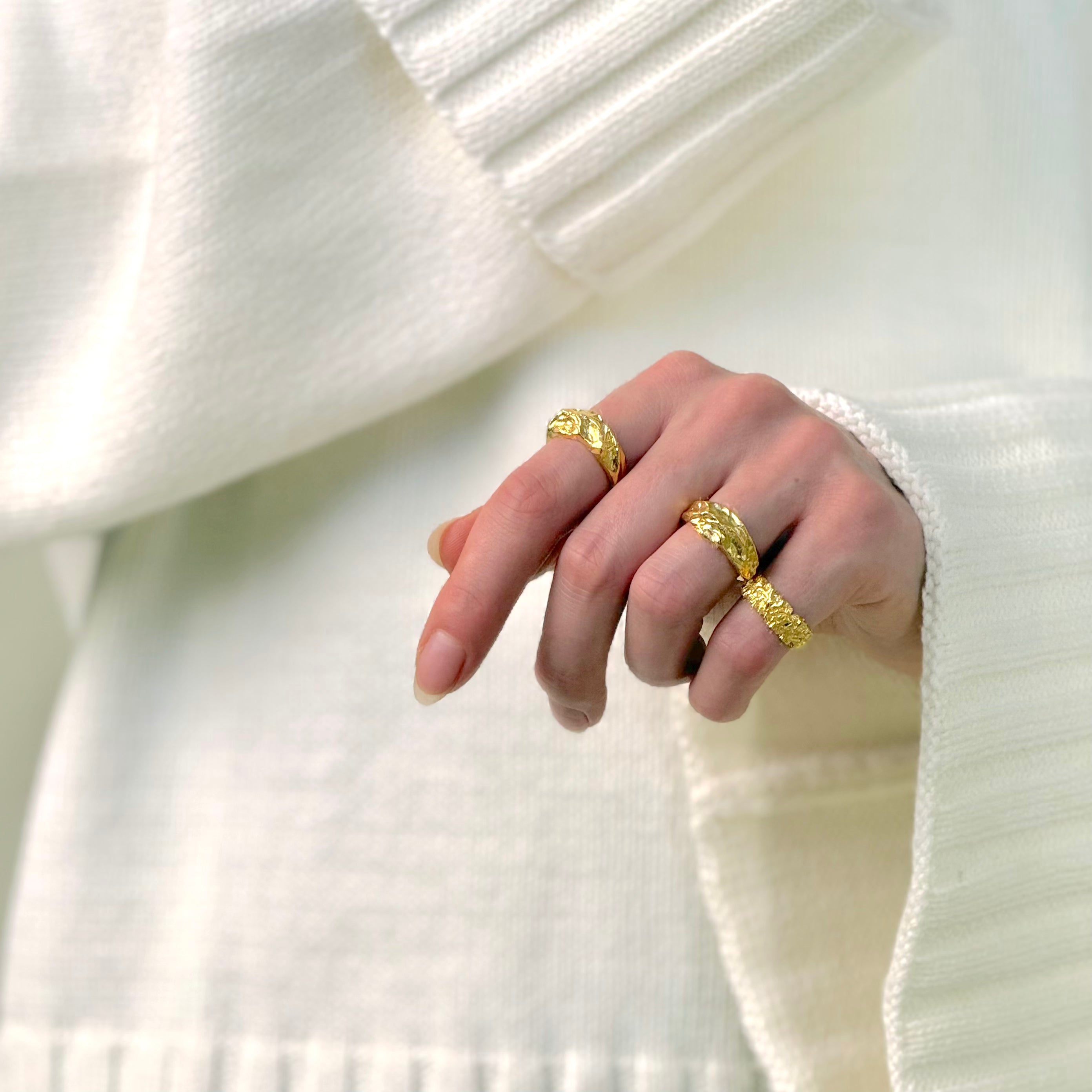 Magma Hammered Set: 1 Ring & 1 Halsband