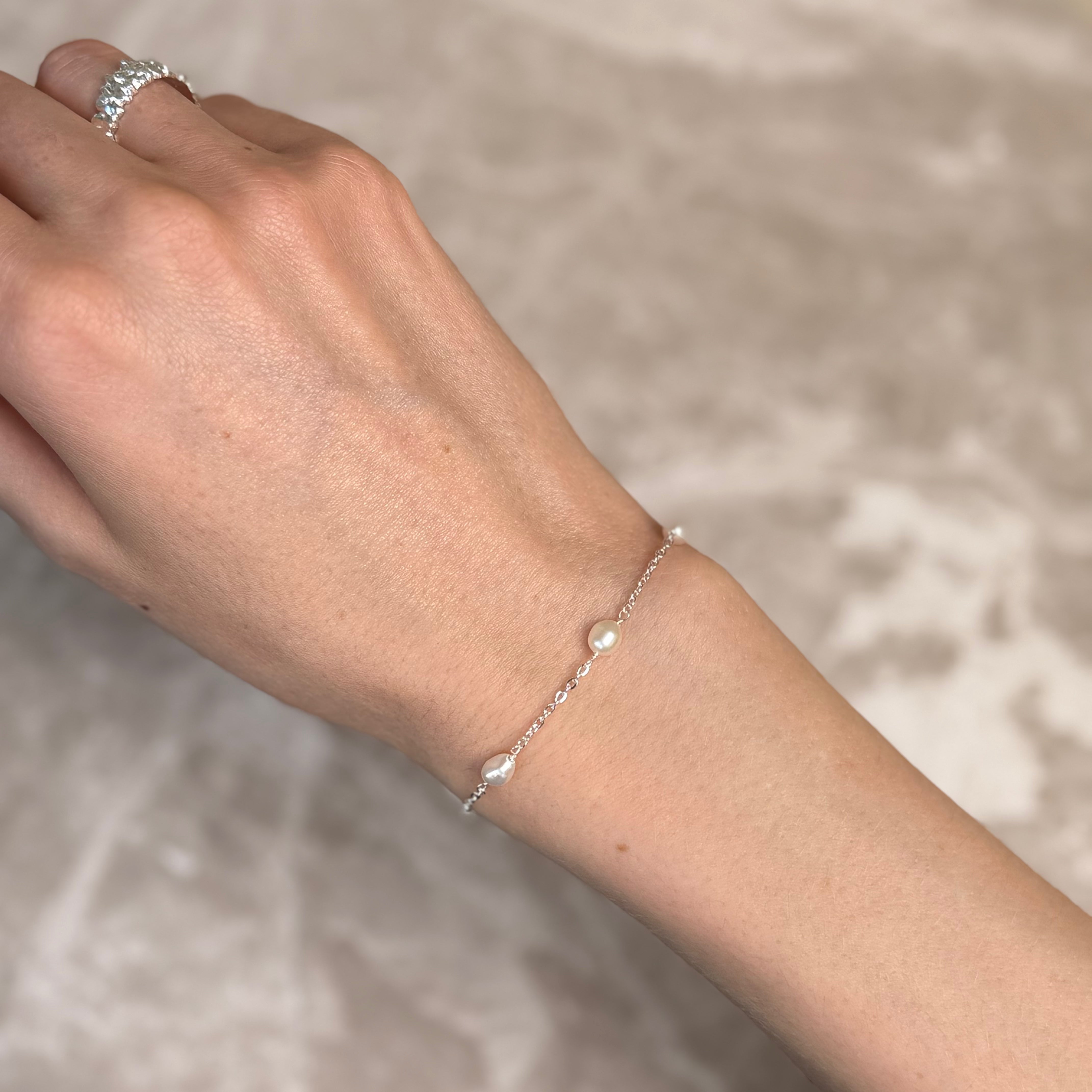 Silverpläterat set med prickiga pärlor