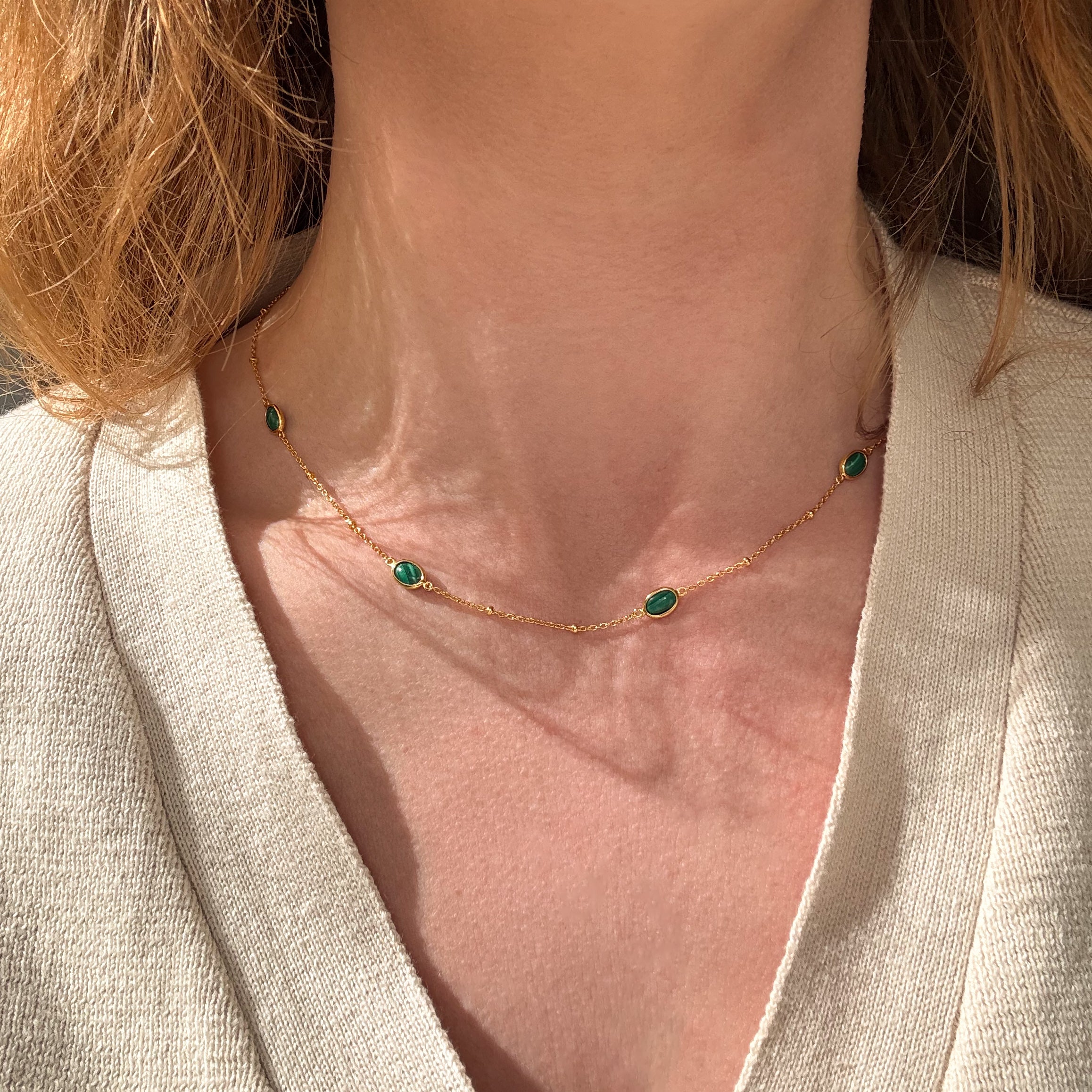 Halskæde med grønne sten