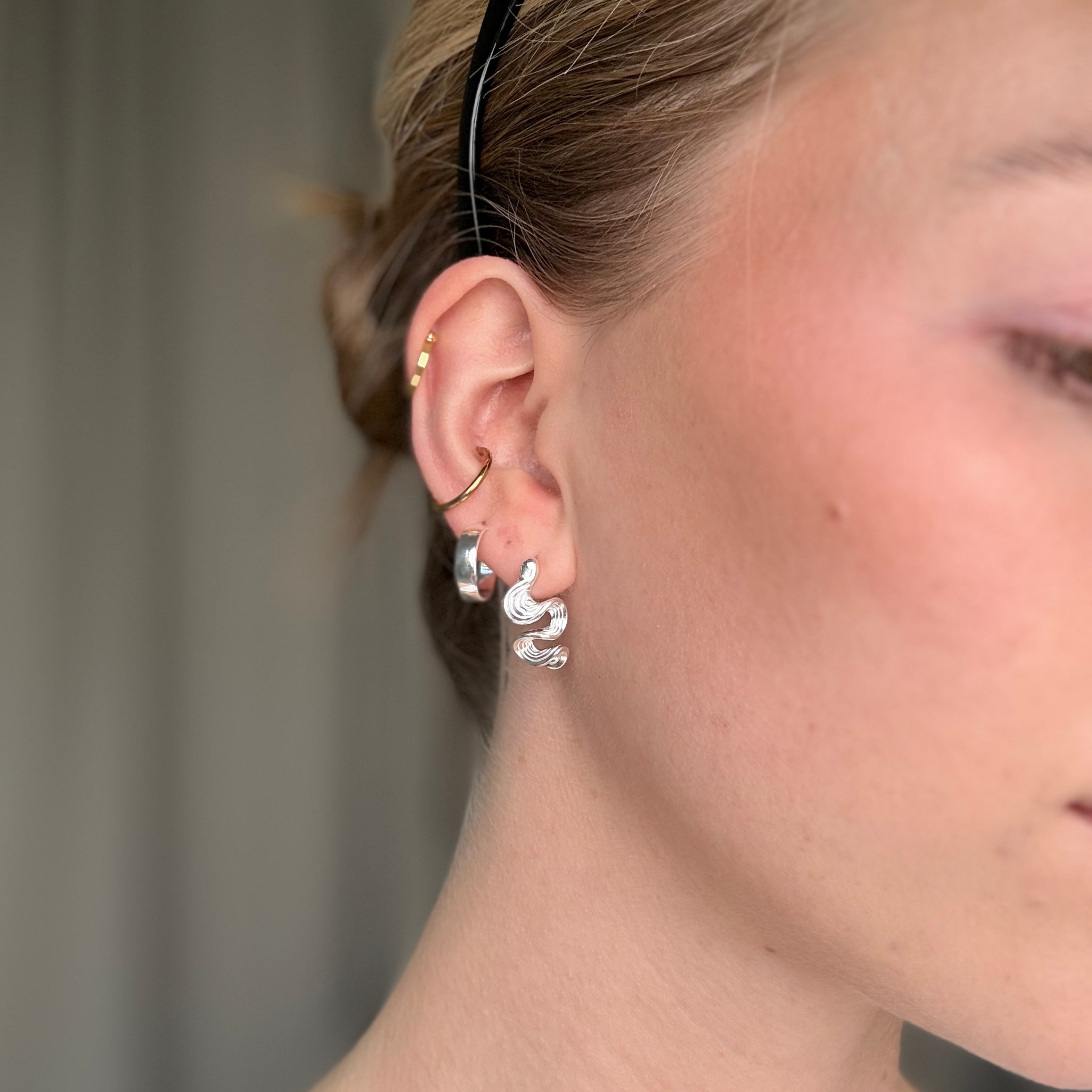 Vriden vågörammörhänge Silver