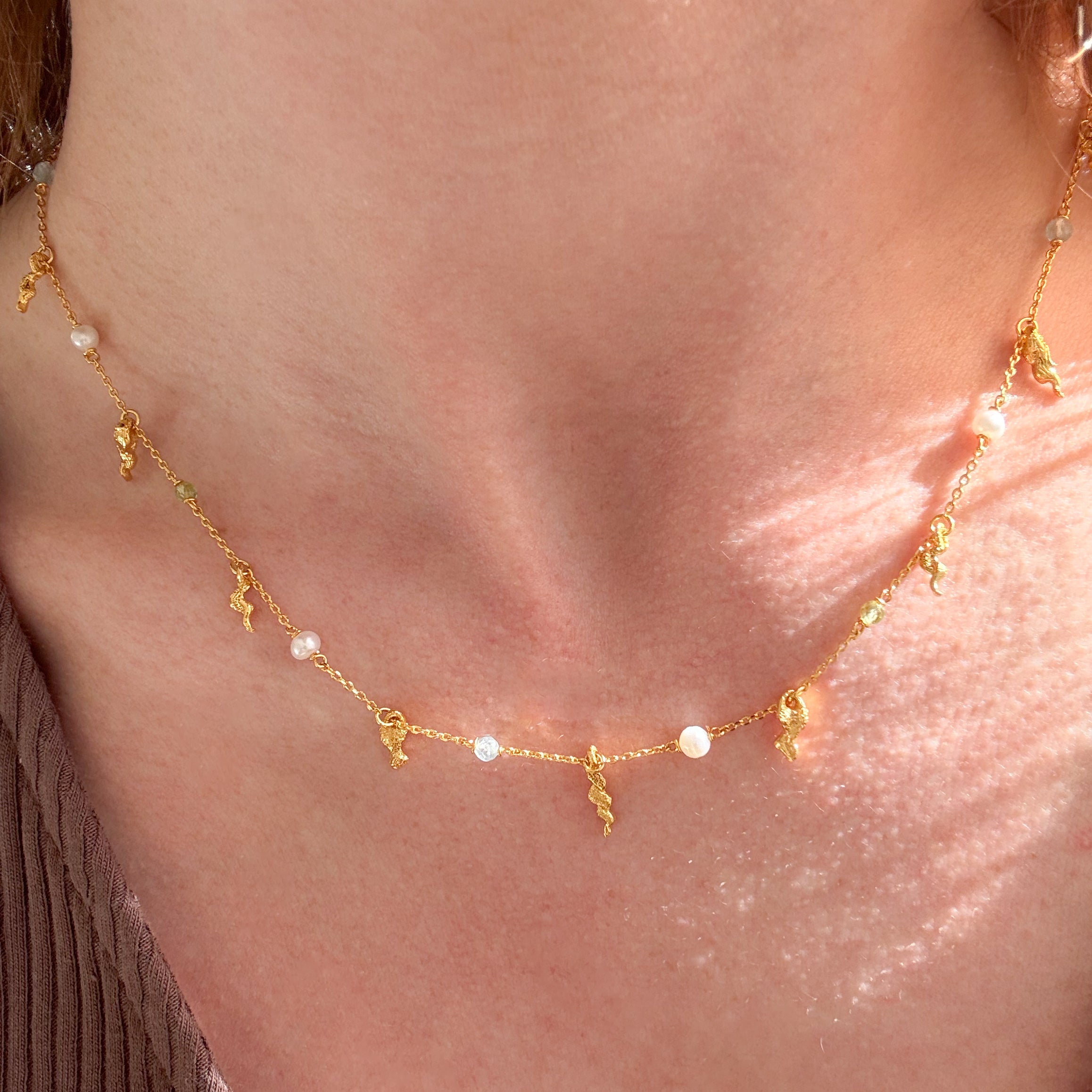 Lövprickhalsband Förgyllt