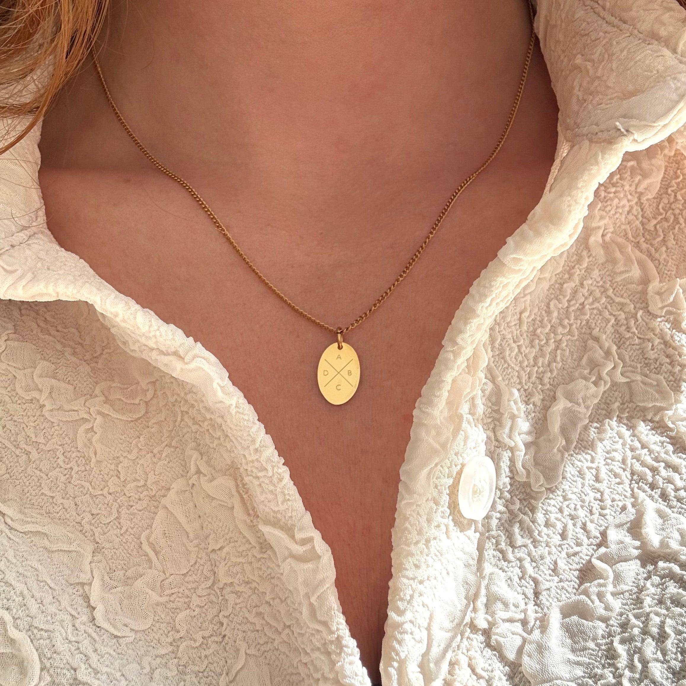 Initialer Ovalt Halsband