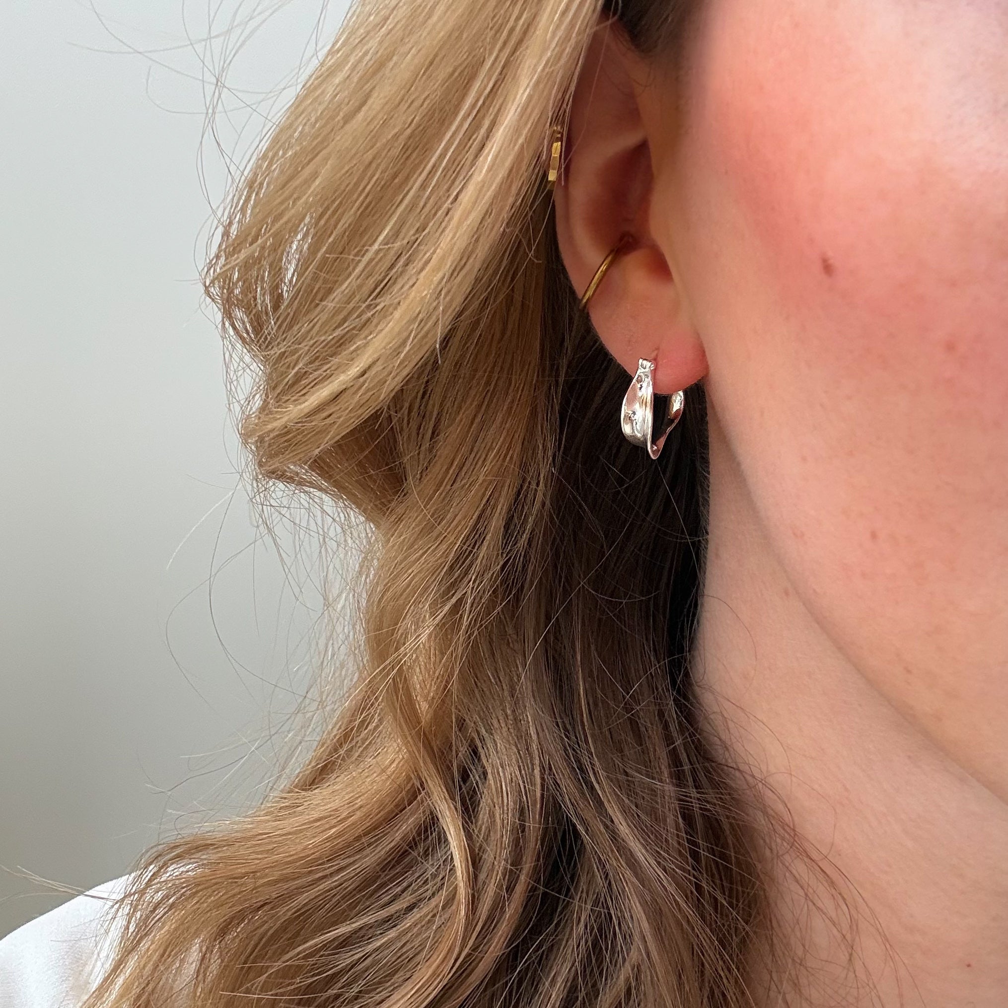 Vågring och kabel i silverfärgat set