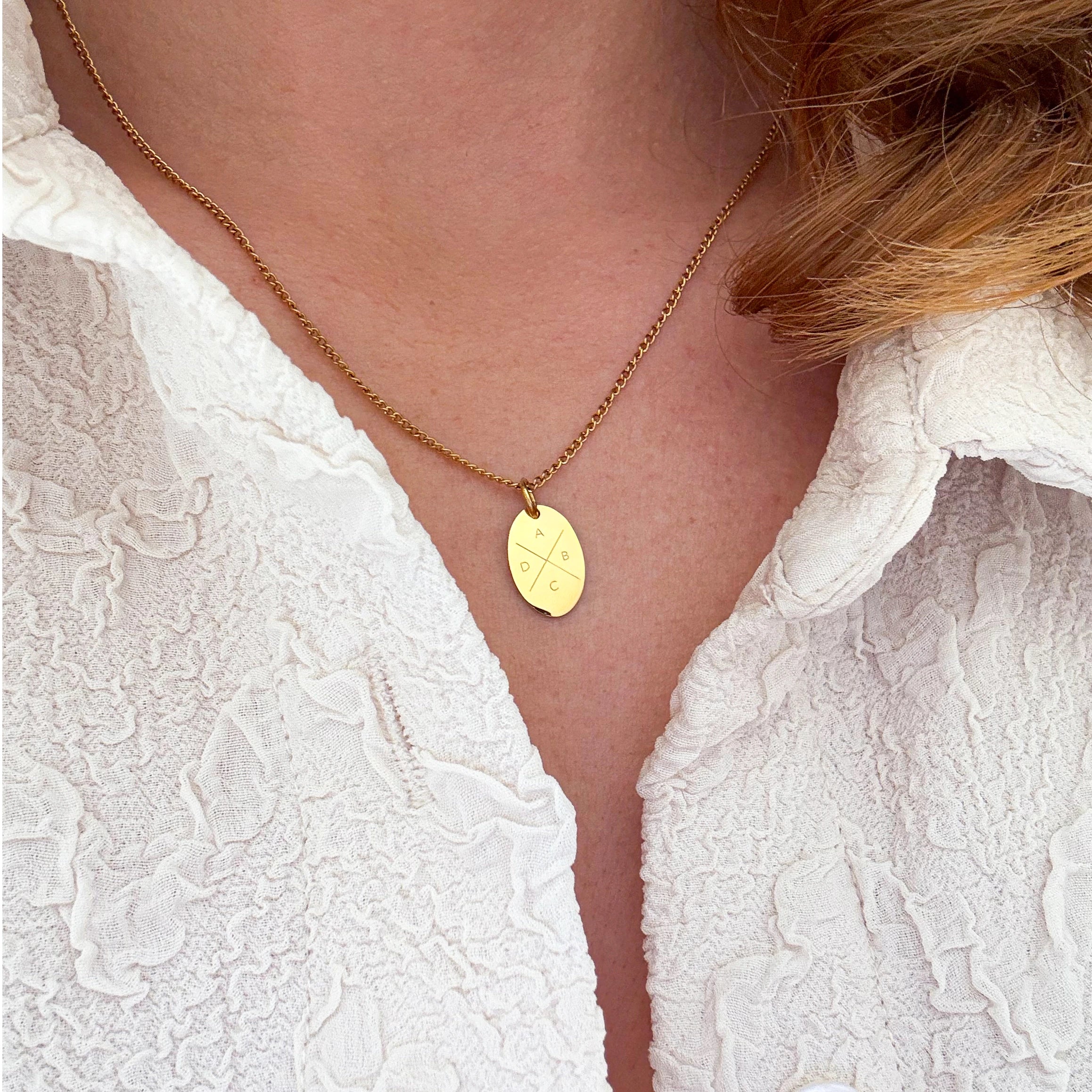 Initialer Ovalt Halsband