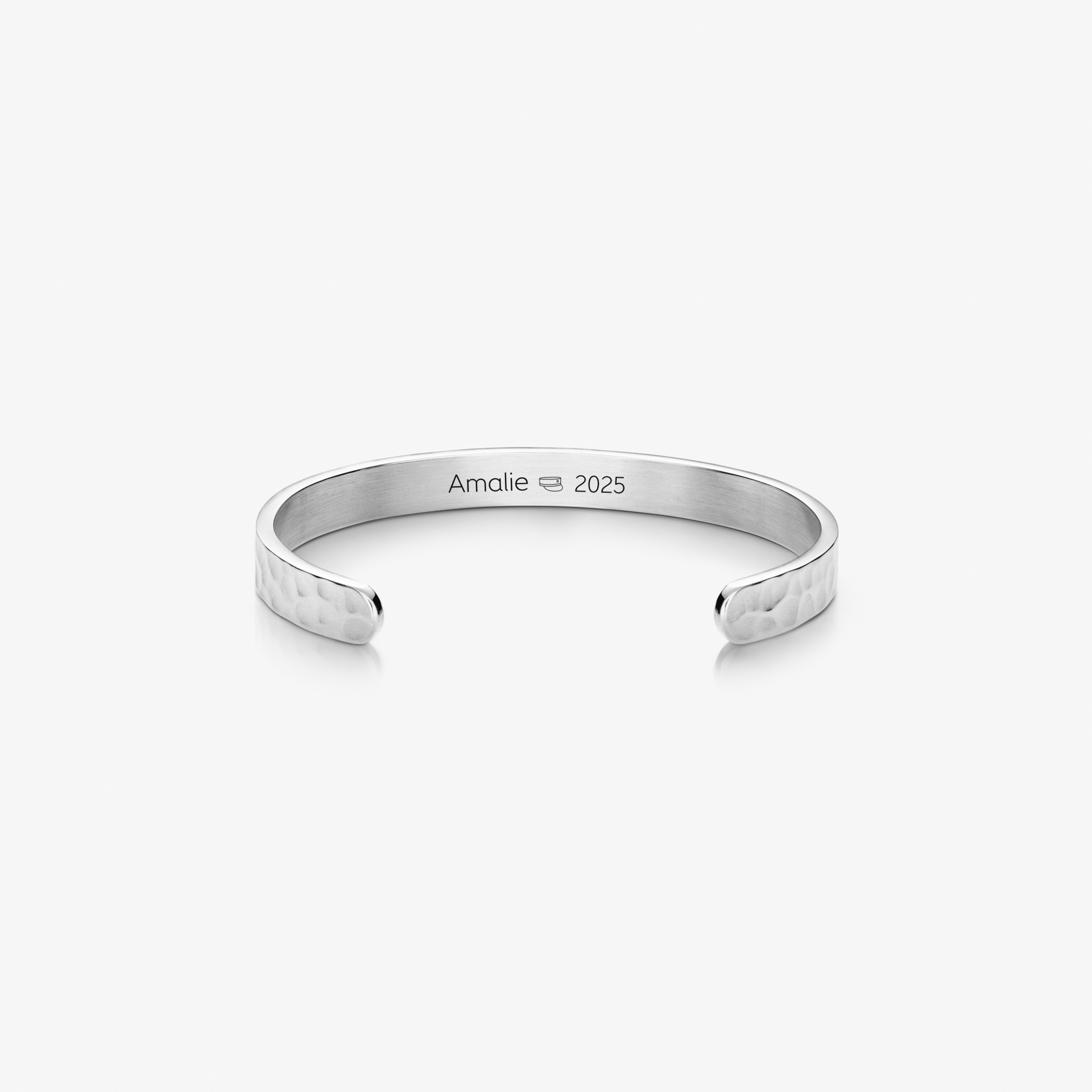 Hamrad armring med invändig gravyr