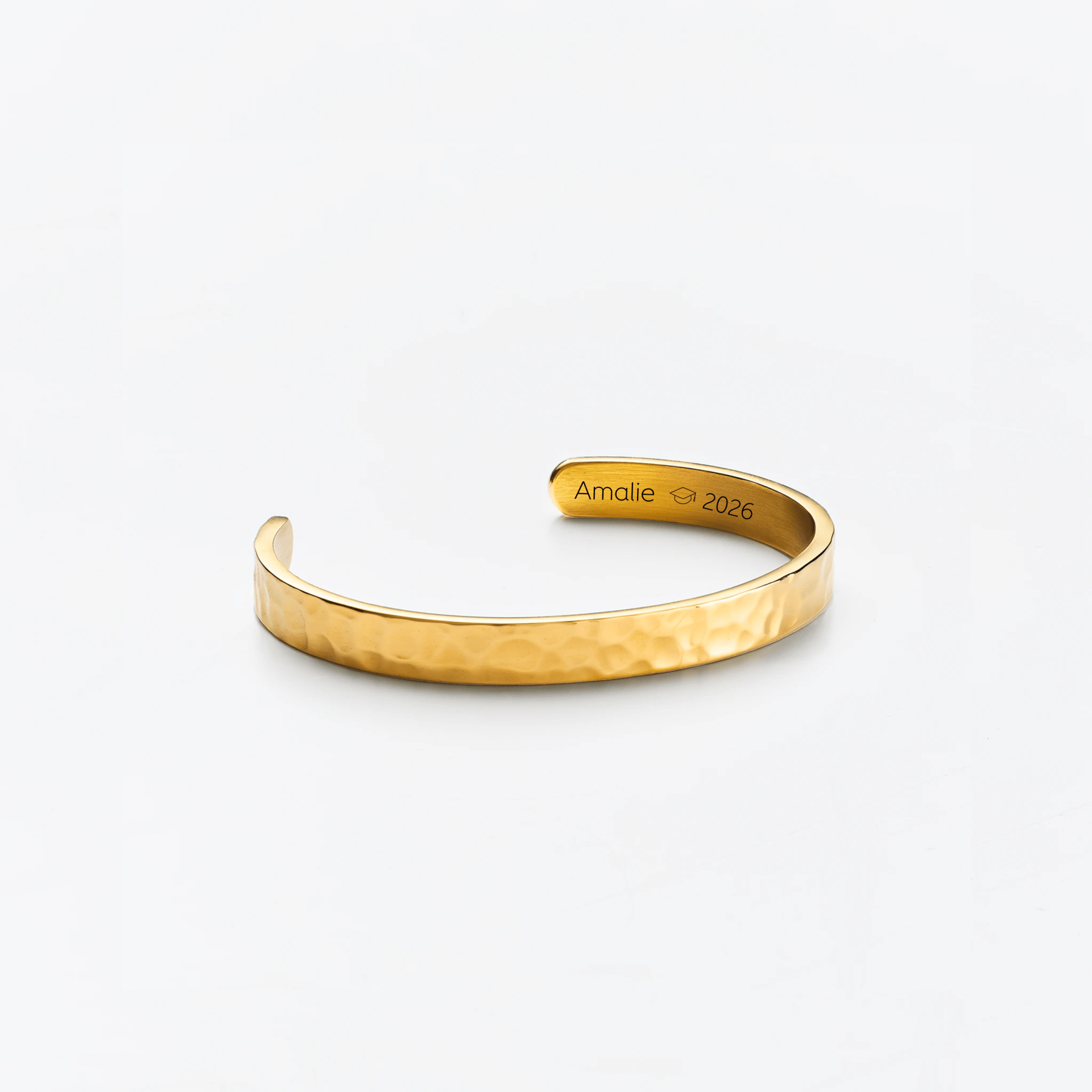 Färdig hamrad armring