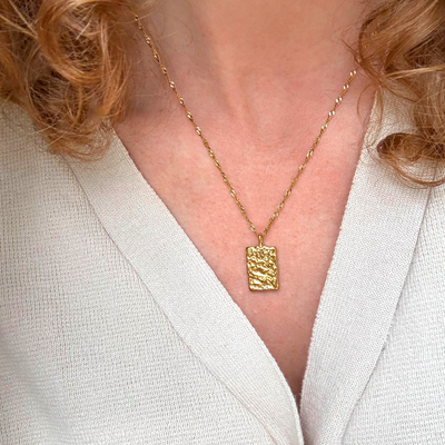 Halskæde med plade vedhæng