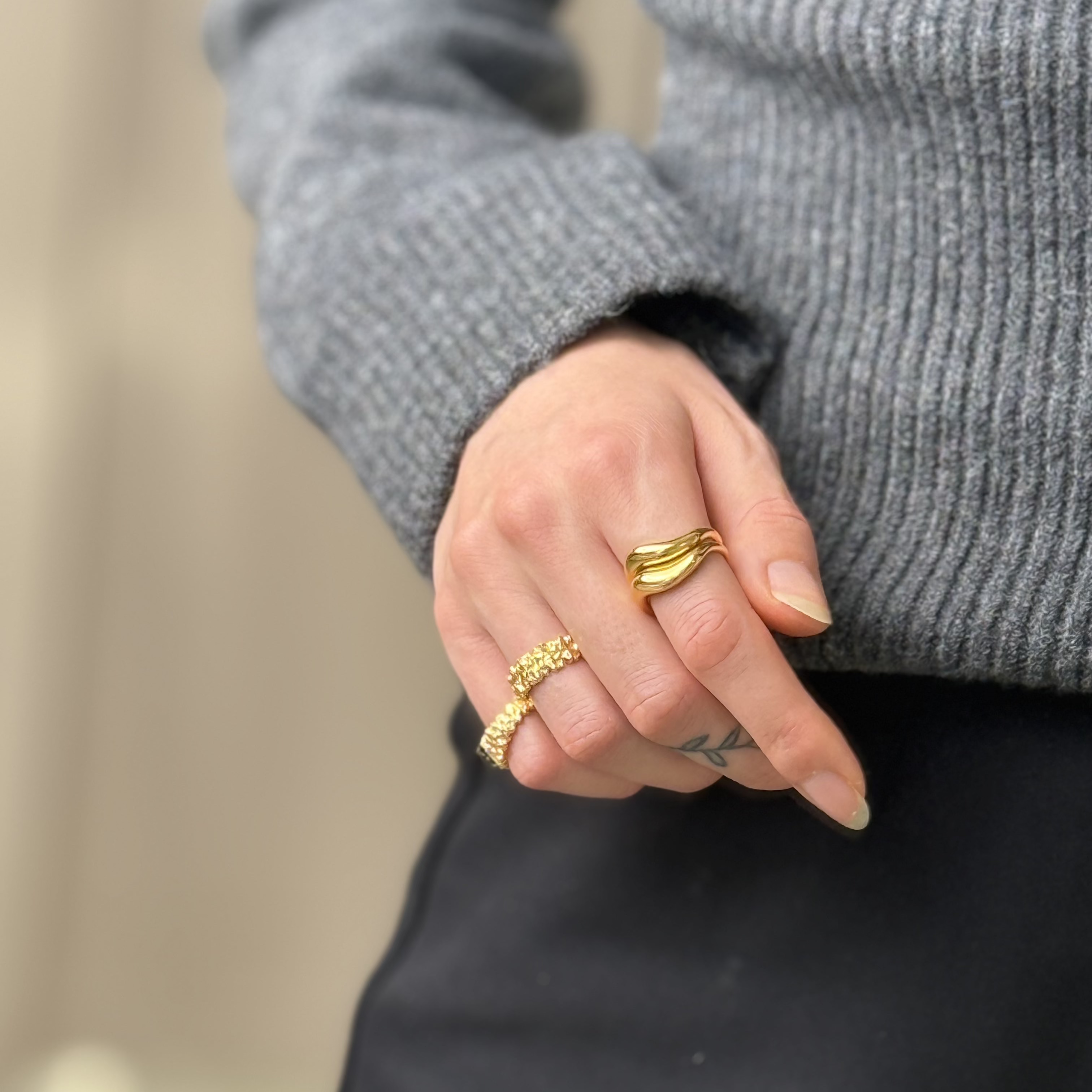 Ekko Wave Chunky Ring Förgylld