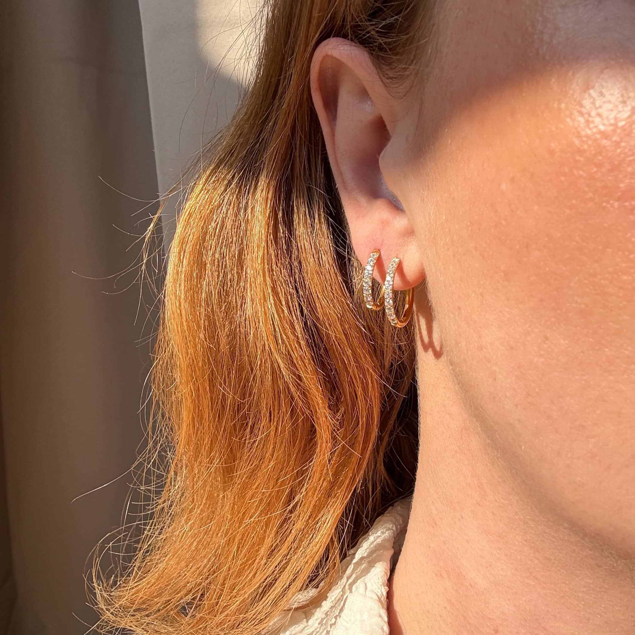 Kristallörhängen 18K guldpläterade 12mm