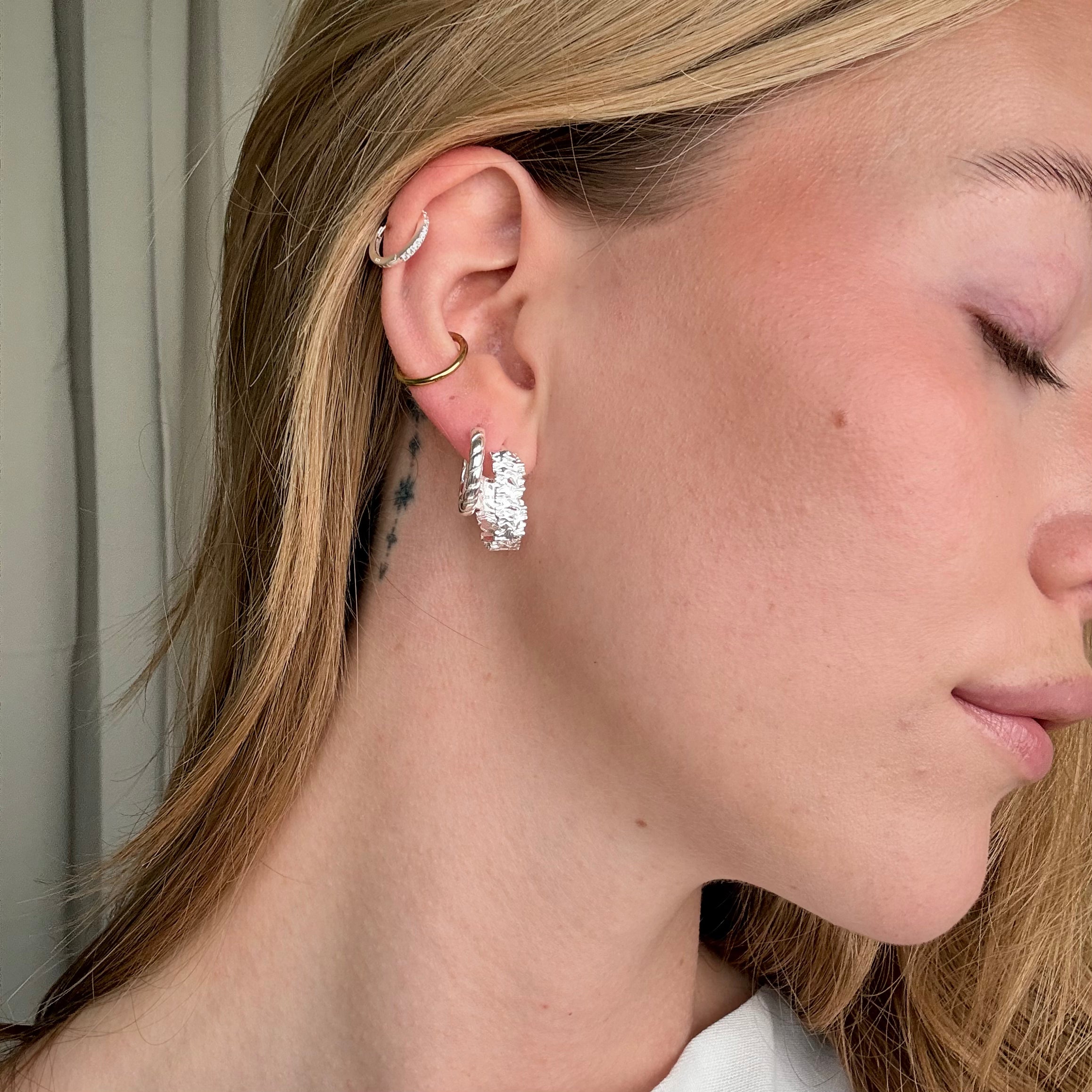 Hammered Twist-set: 1 örhänge och 1 halsband