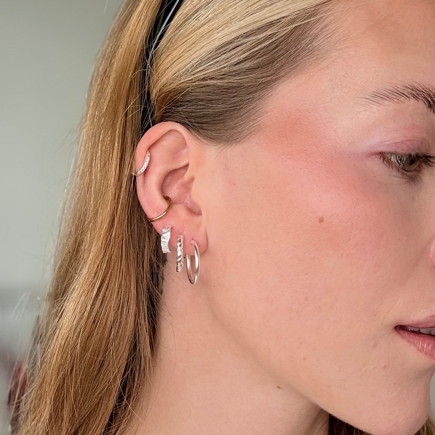 Hammered Twist-set: 1 örhänge och 1 halsband