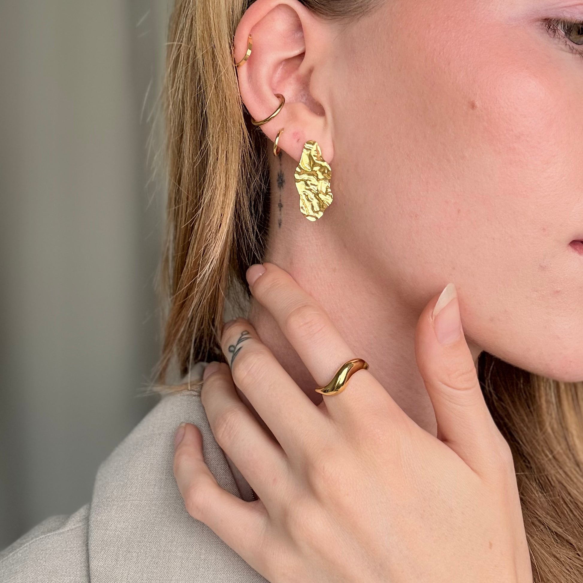 Ekko Wave Chunky Ring Förgylld