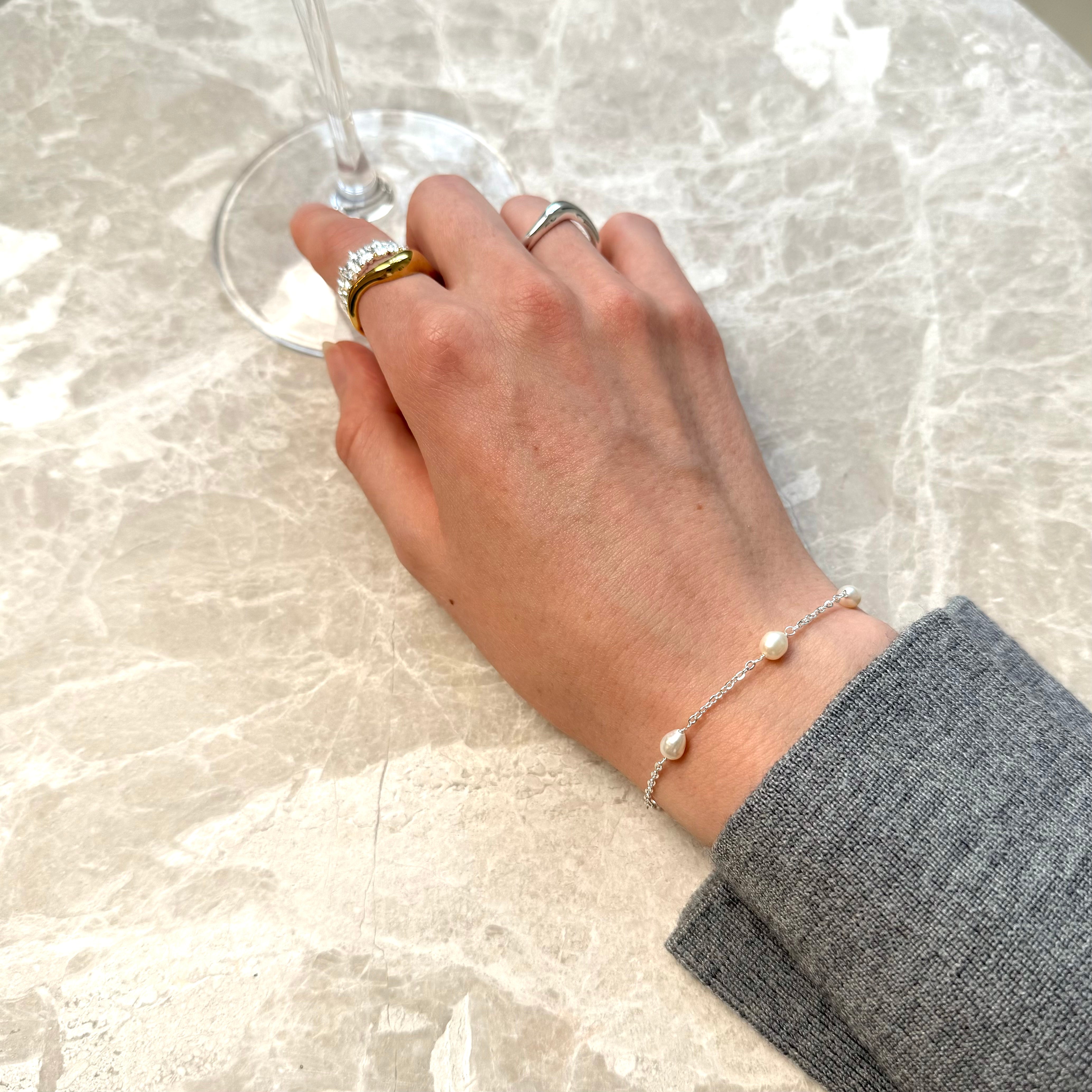 Silverpläterat set med prickiga pärlor