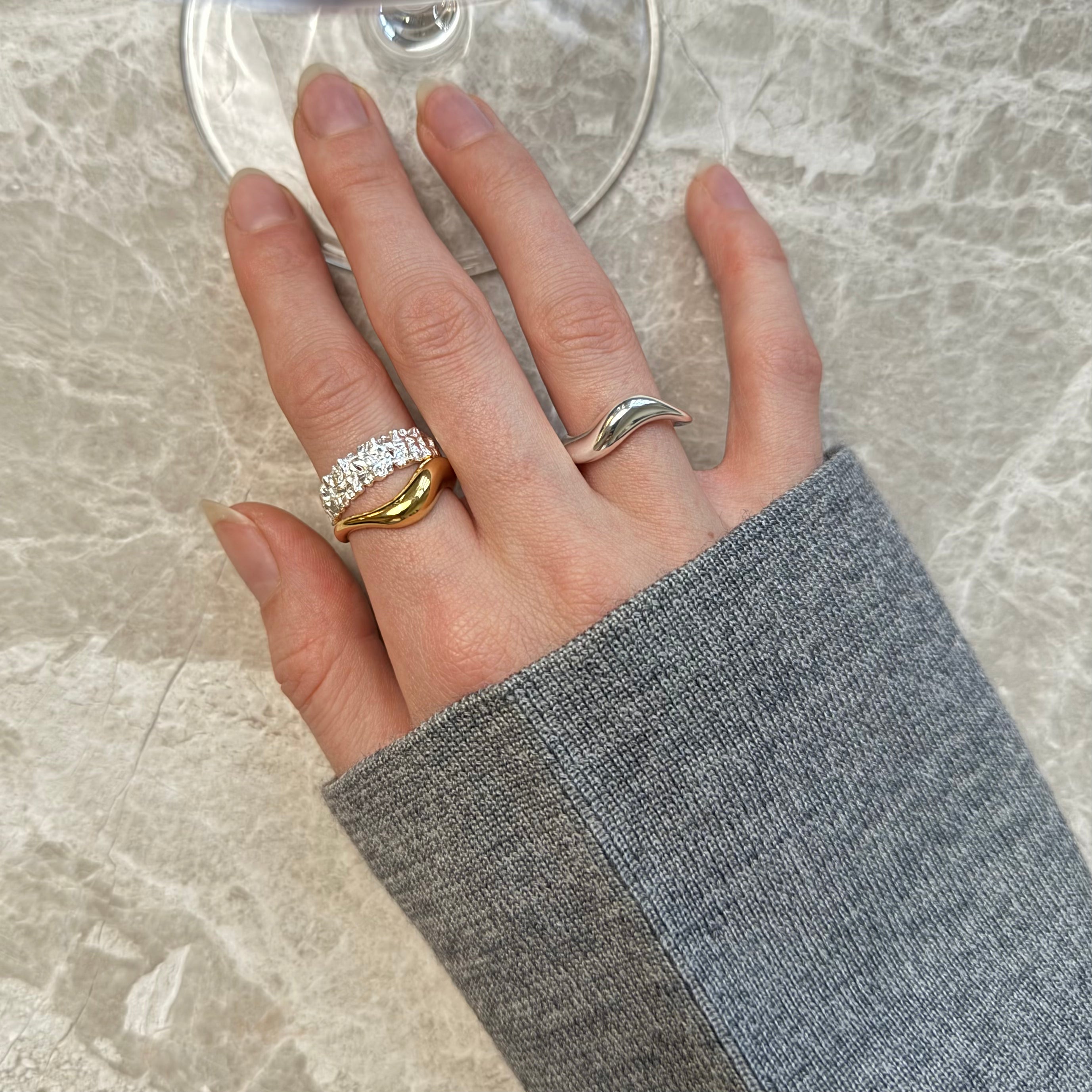 Ekko Wave Chunky Ring Förgylld
