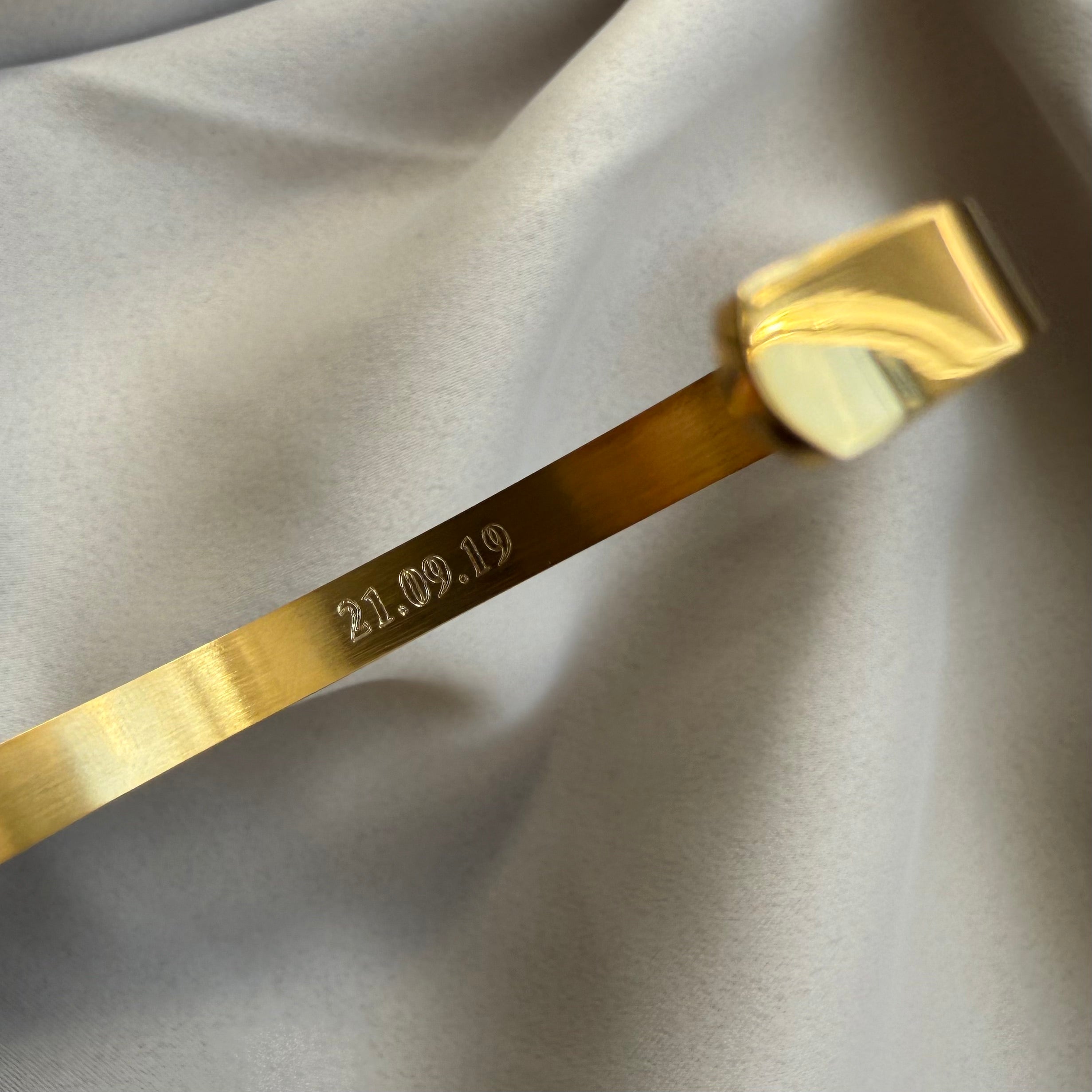 Färdig klassisk armring