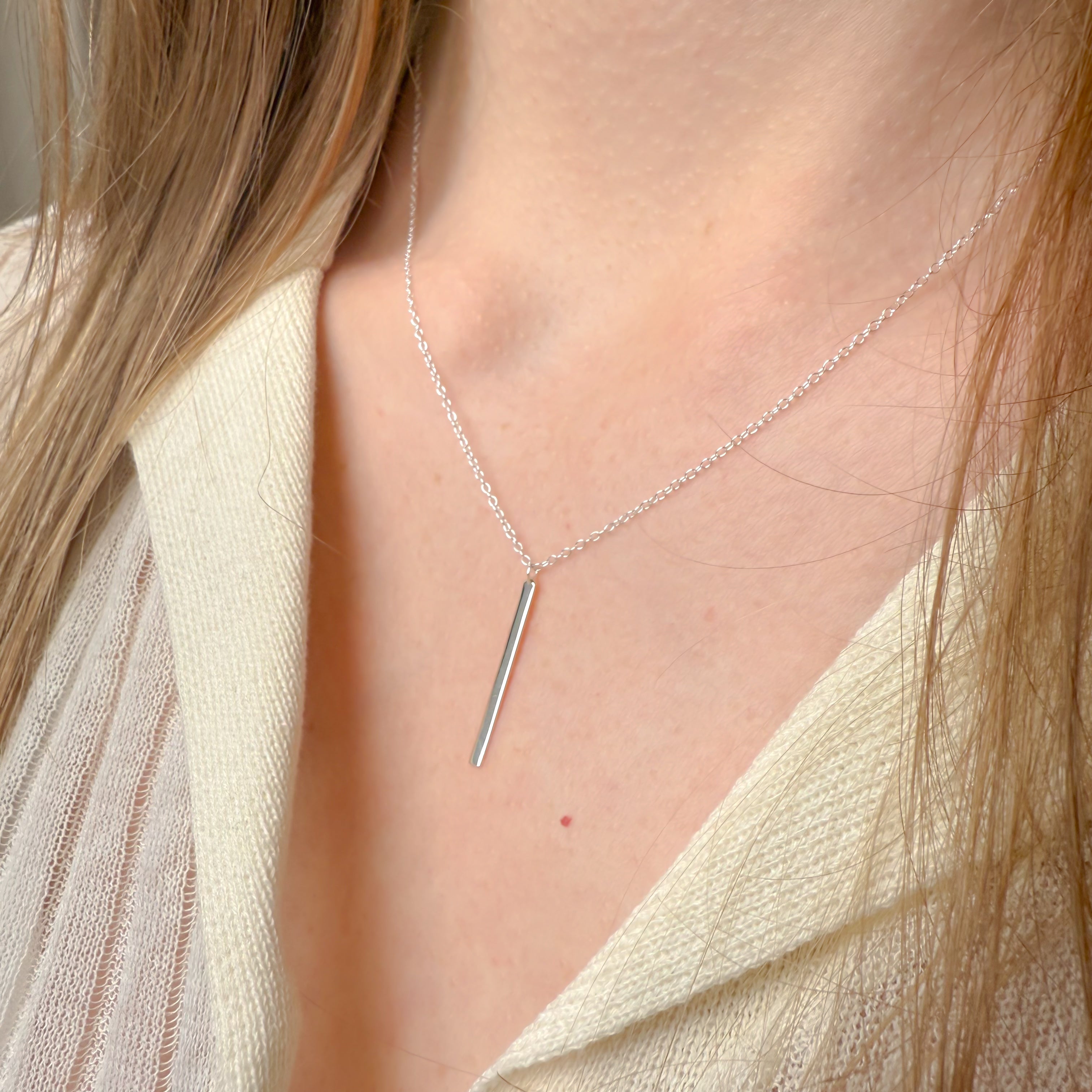 Halsband med strängemblem