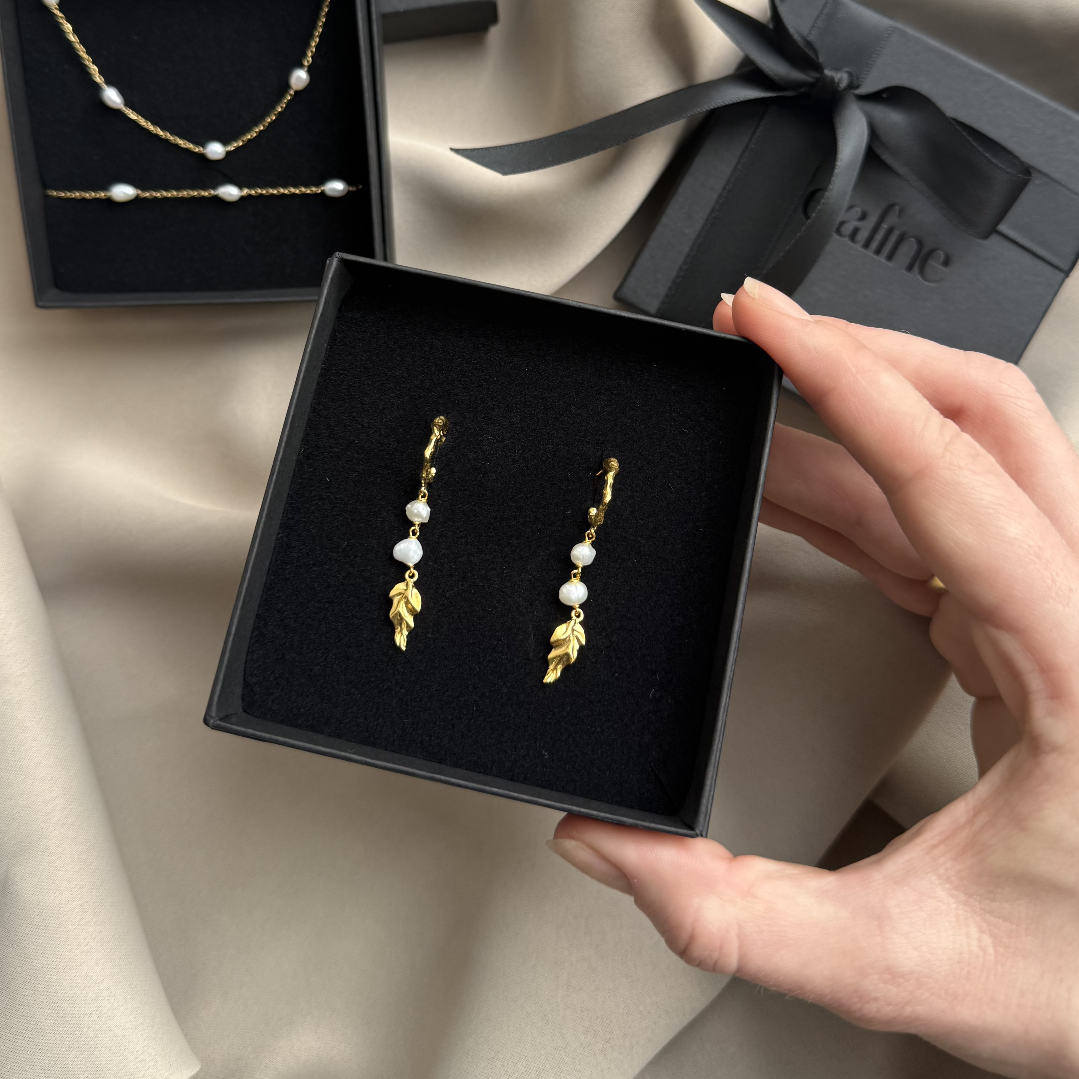 Dingla Pärlörhängen Förgyllda