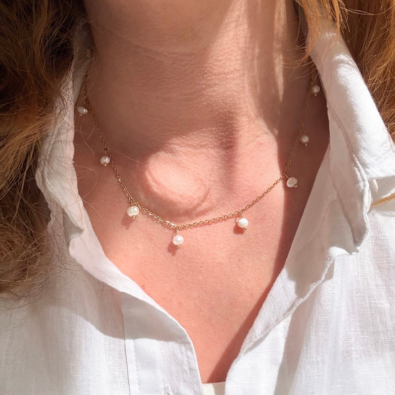 Halsband med prickigt hänge