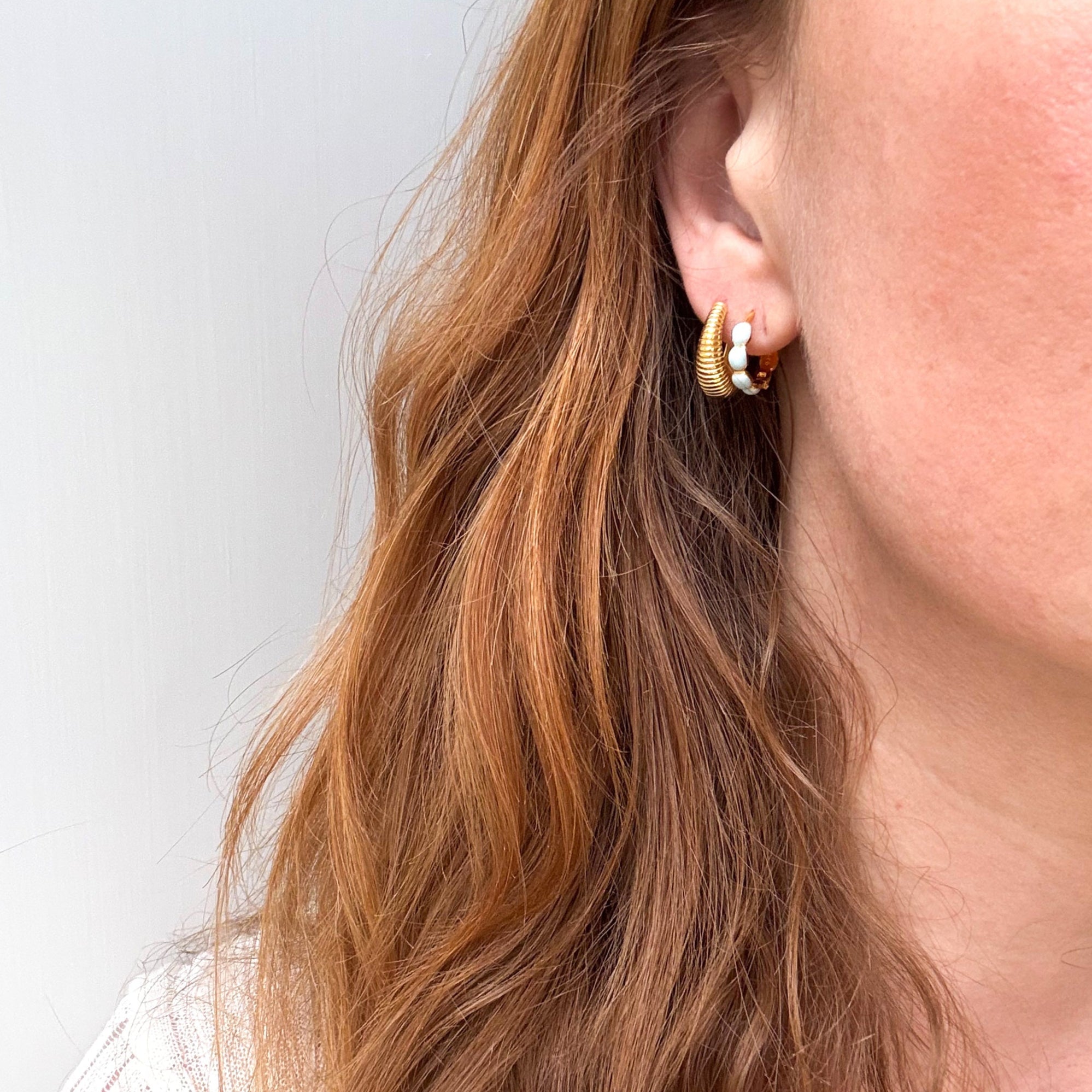 Hoop Huggie Förgylld