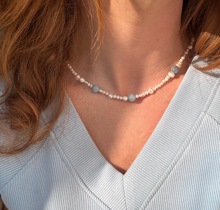 Halsband med färgade pärlor för varje smak