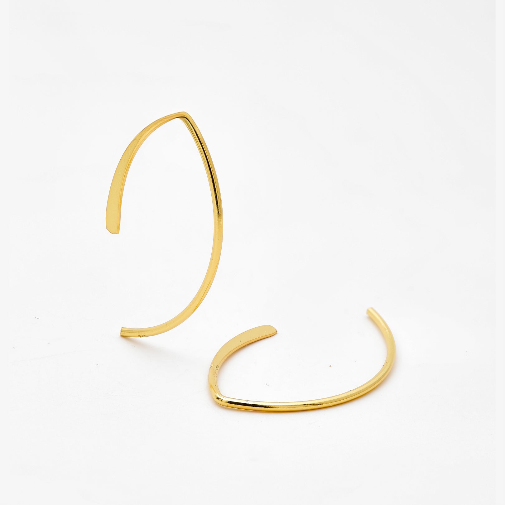 Curved Bar Øreringe i guld