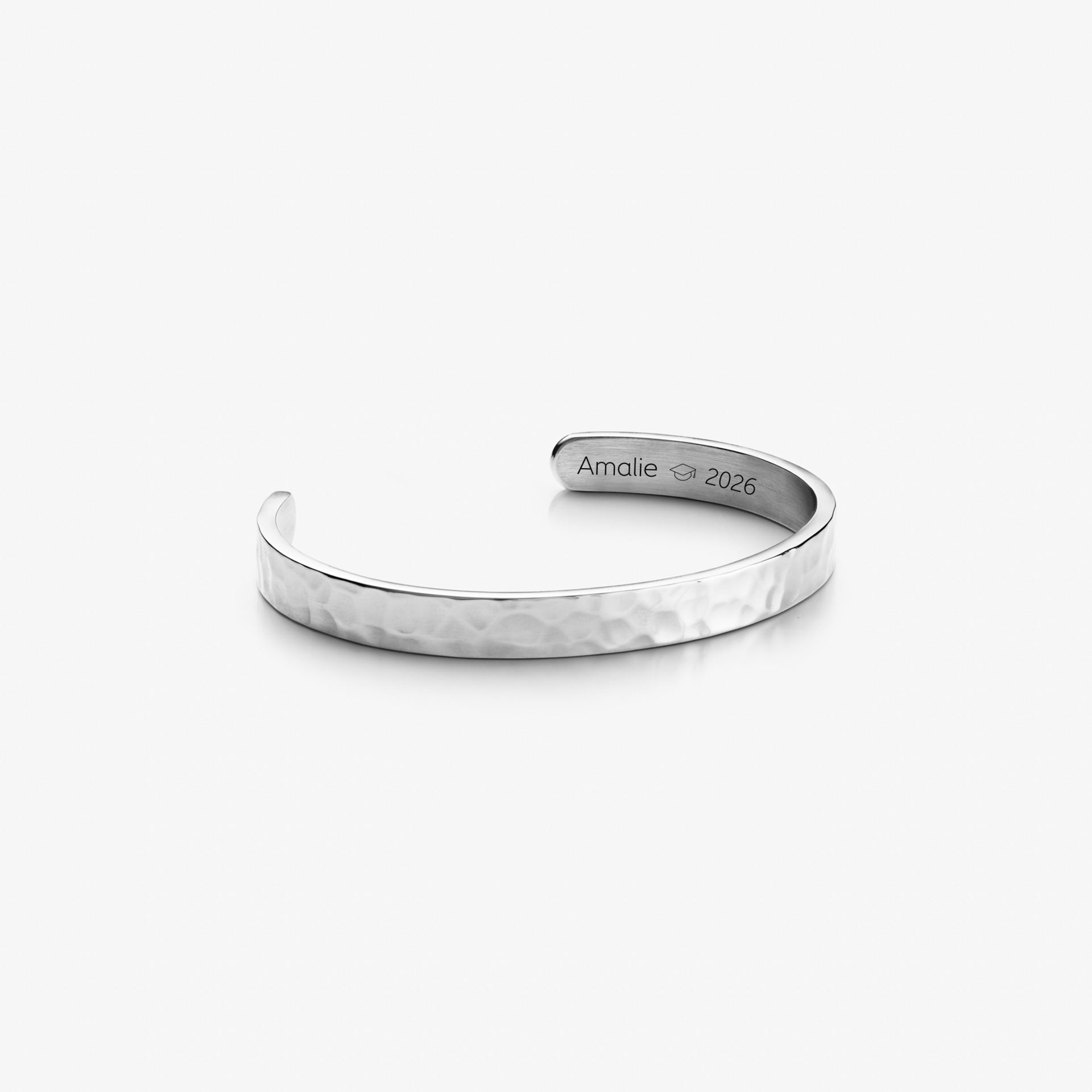 Färdig hamrad armring försilvrad