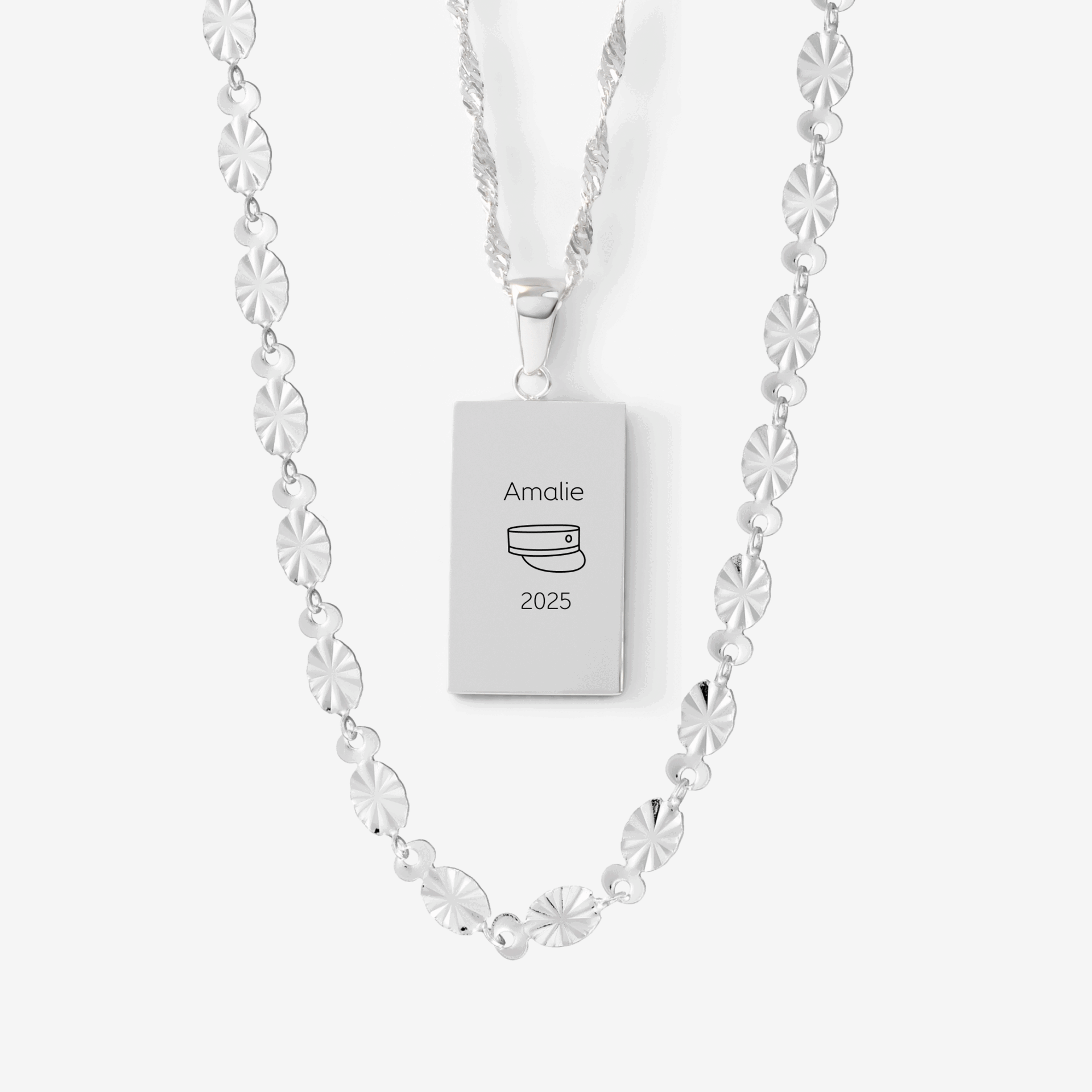 Solkvadrat med gravyr och solhalsband i silverpläterat set