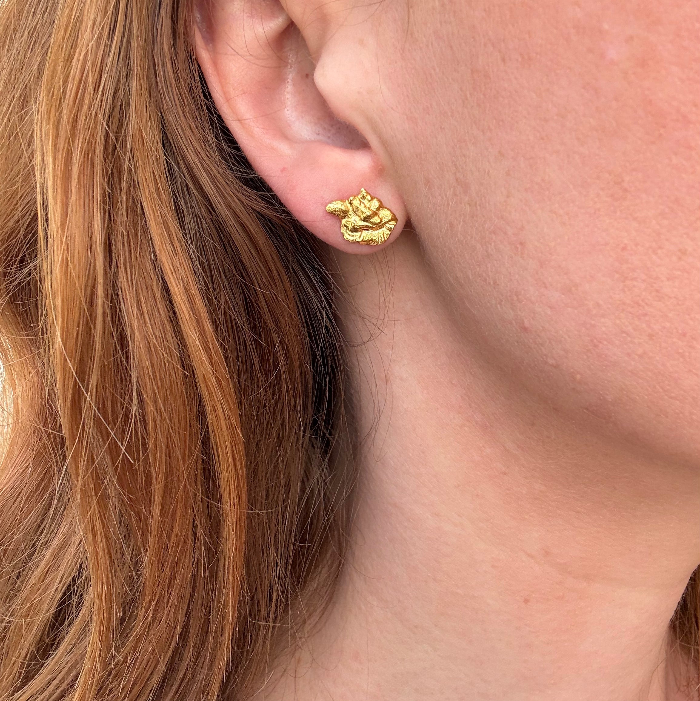 Organisk formede øreringe