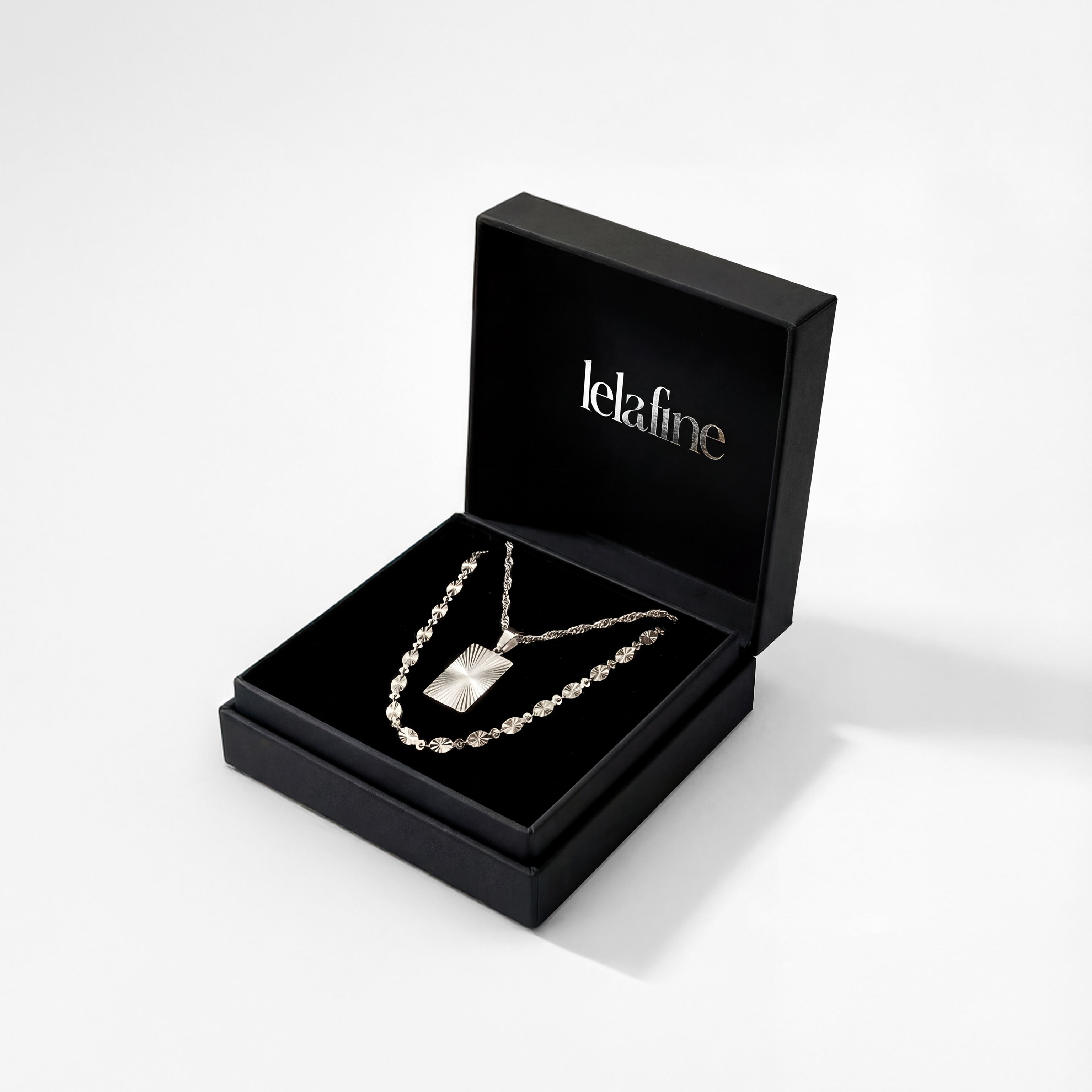 Sol Fyrkantigt Halsband Försilvrat